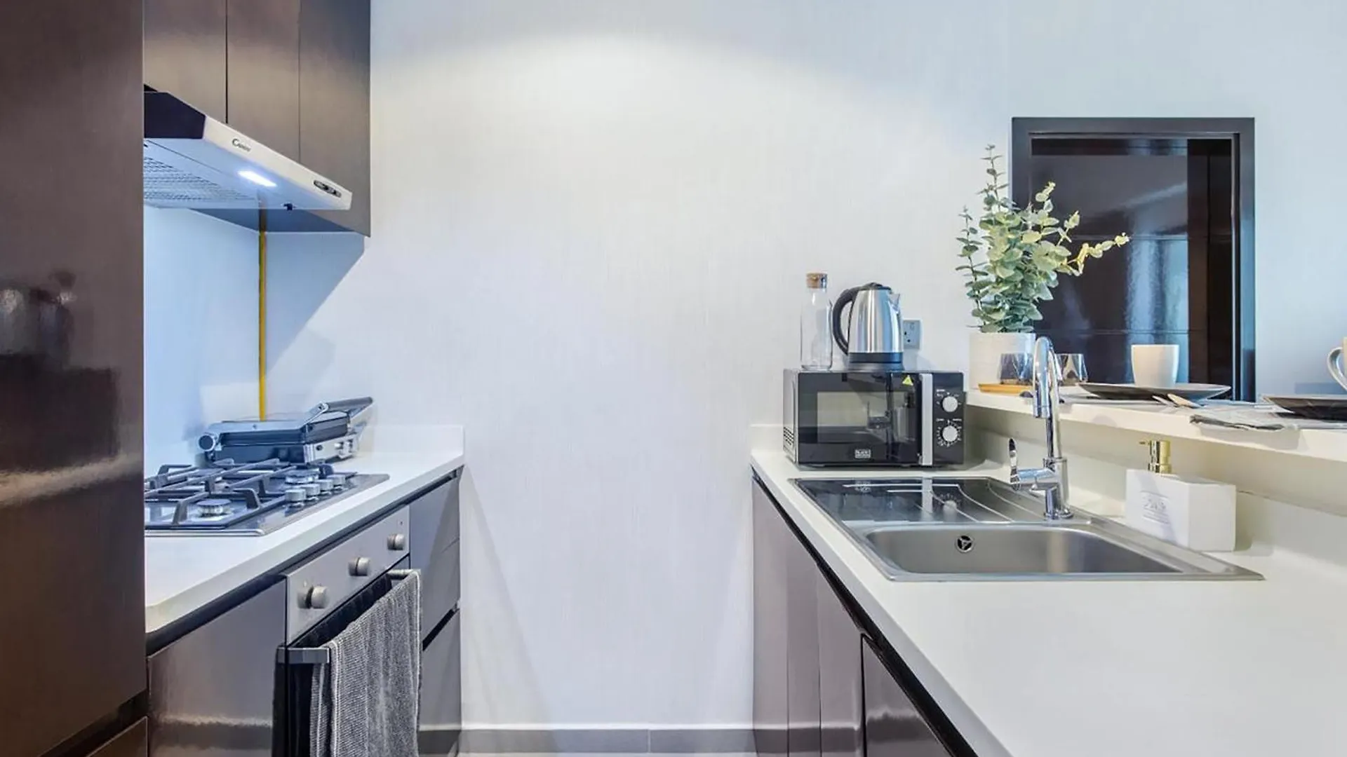 Bright & Beautiful 1-Bedroom Dubai Apartment