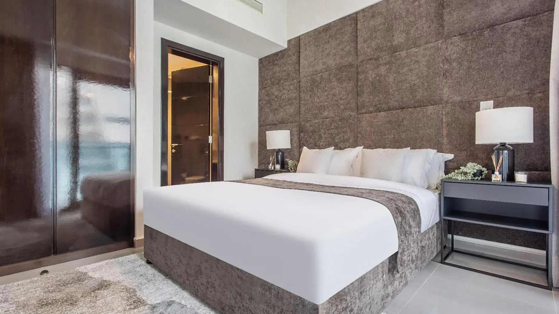 Bright & Beautiful 1-Bedroom Dubai 0*,